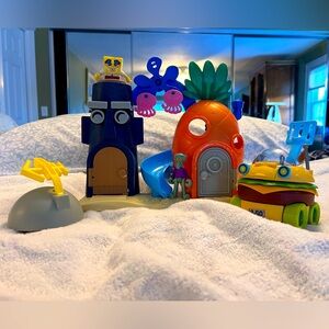 SpongeBob Imaginext lot. 3 set pieces and 2 figures.